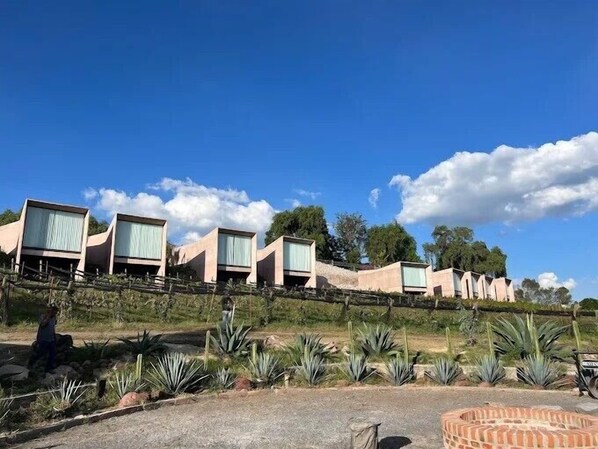 Vista frontal de la propiedad