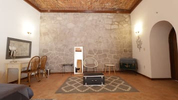 In-room safe, free WiFi