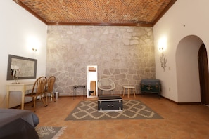 セーフティボックス (室内)、WiFi (無料)