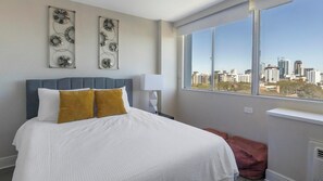 Desk, iron/ironing board, WiFi, bed sheets - Landing | Amazing 1BD, Yoga Studio, Pool (St. Petersburg)