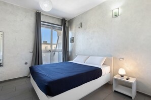 WiFi, bed sheets - Apartment 'Smart Central 4' with Balcony, Wi-Fi and Air Conditioning (Milan)