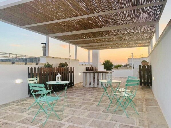 تناول الطعام بالخارج