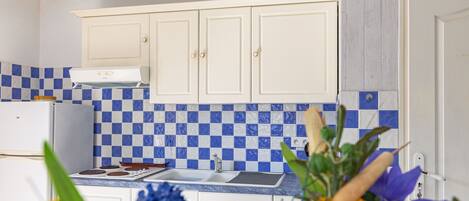 雪櫃、微波爐、爐具、咖啡機/沖茶器