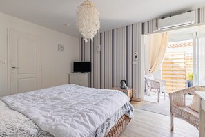 WiFi, bed sheets - Guest Room “Fidji” with Shared Pool, Wi-Fi, and Air Conditioning (Saint-Pierre-d'Oléron)