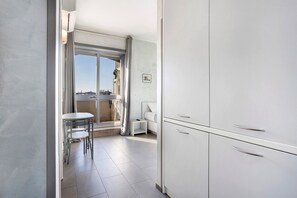 Interior - Apartment 'Smart Central 5' with Balcony, Wi-Fi and Air Conditioning (Milan)
