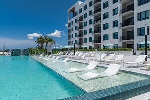 Pool - Landing | Amazing 2BD, Clubhouse, Gym (St. Petersburg)