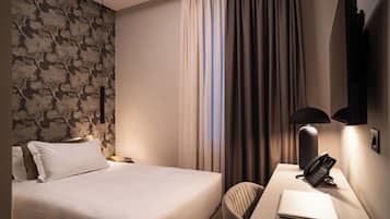 Classic egyágyas szoba, 1 nagyméretű egyszemélyes ágy | Minibár, széf a szobában és íróasztal