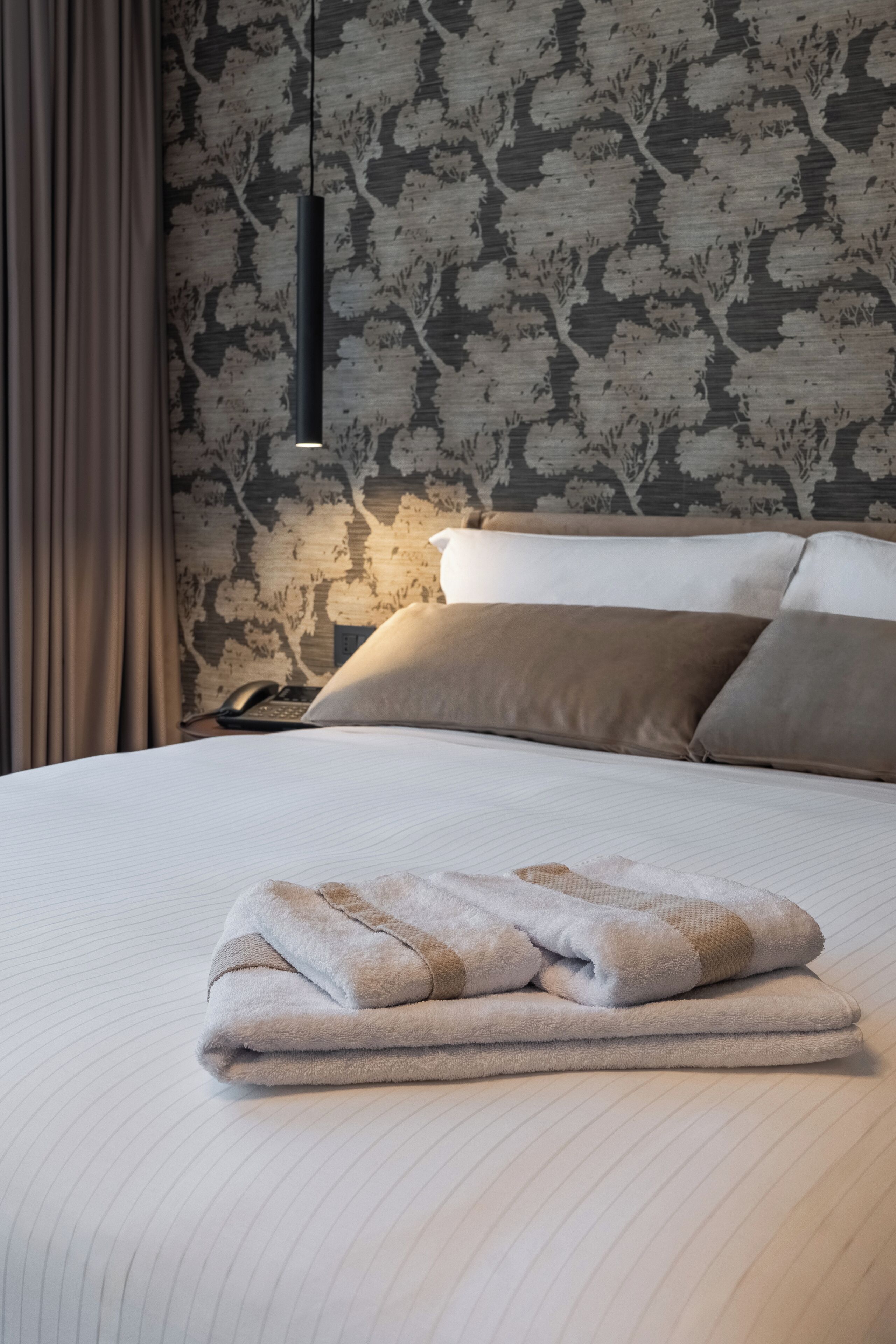 Luksus-firemannsrom, balkong | Minibar, safe på rommet, skrivebord og skrivebord for bærbar PC