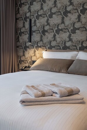 Luxury Quadruple Room, Balcony | Minibar, in-room safe, desk, laptop workspace - Hotel Porpora Suite (Milan)