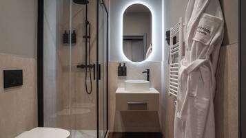 Een douche, gratis toiletartikelen, een haardroger, pantoffels