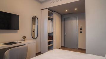 Chambre Simple Classique, 1 grand lit 1 place