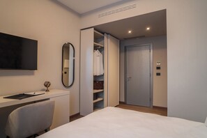 Klassieke eenpersoonskamer, 1 twijfelaar | Een minibar, een kluis op de kamer, een bureau, een laptopwerkplek