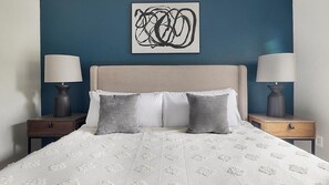 Desk, iron/ironing board, WiFi, bed sheets - Landing | Stylish 2BD, Clubhouse, Tennis Court (Stockbridge)
