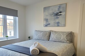 7 bedrooms, iron/ironing board, bed sheets
