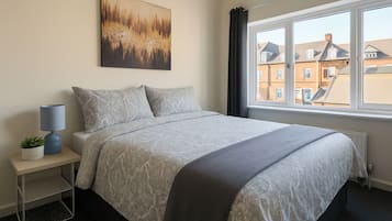 7 quartos, ferros/tábuas de passar roupa, roupa de cama