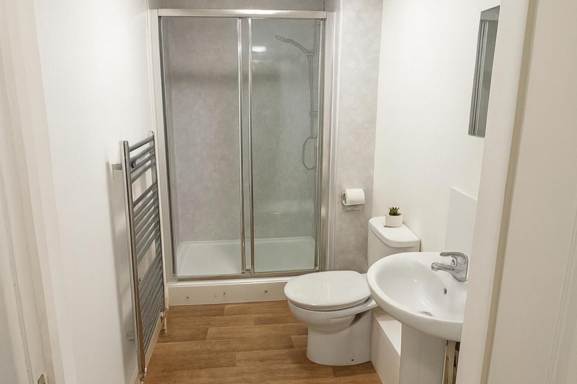 Shower, towels