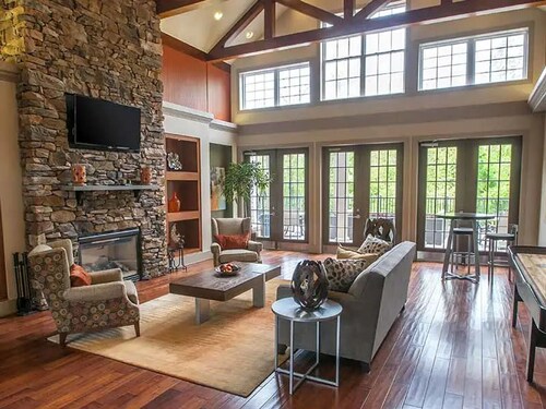 Landing | Modern 2BD, Pool, Clubhouse