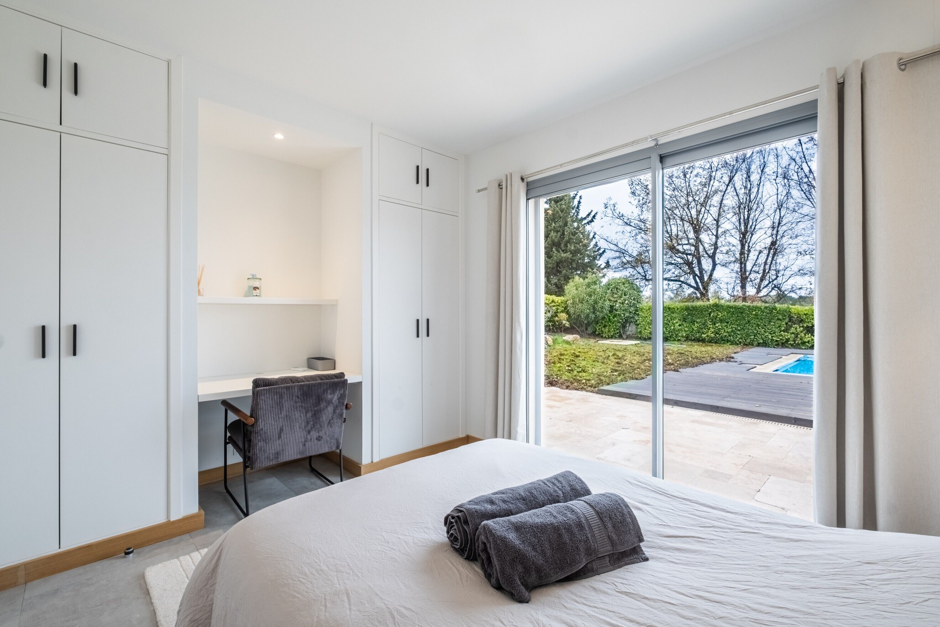 4 bedrooms, WiFi, bed sheets