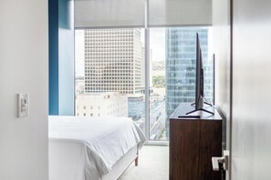 Desk, iron/ironing board, WiFi, bed sheets - Landing | Spectacular 1BD, Gym, Clubhouse (Salt Lake City)