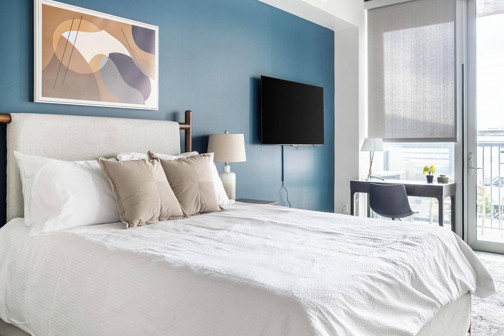 Desk, iron/ironing board, WiFi, bed sheets