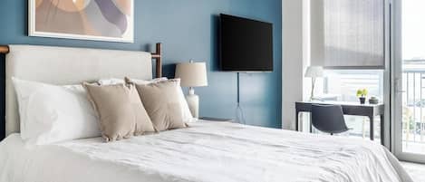 Desk, iron/ironing board, WiFi, bed sheets