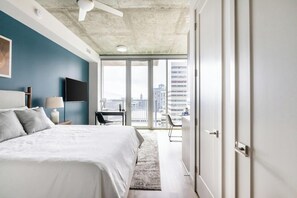Desk, iron/ironing board, WiFi, bed sheets - Landing | Amazing Studio, Clubhouse, Game Room (Salt Lake City)