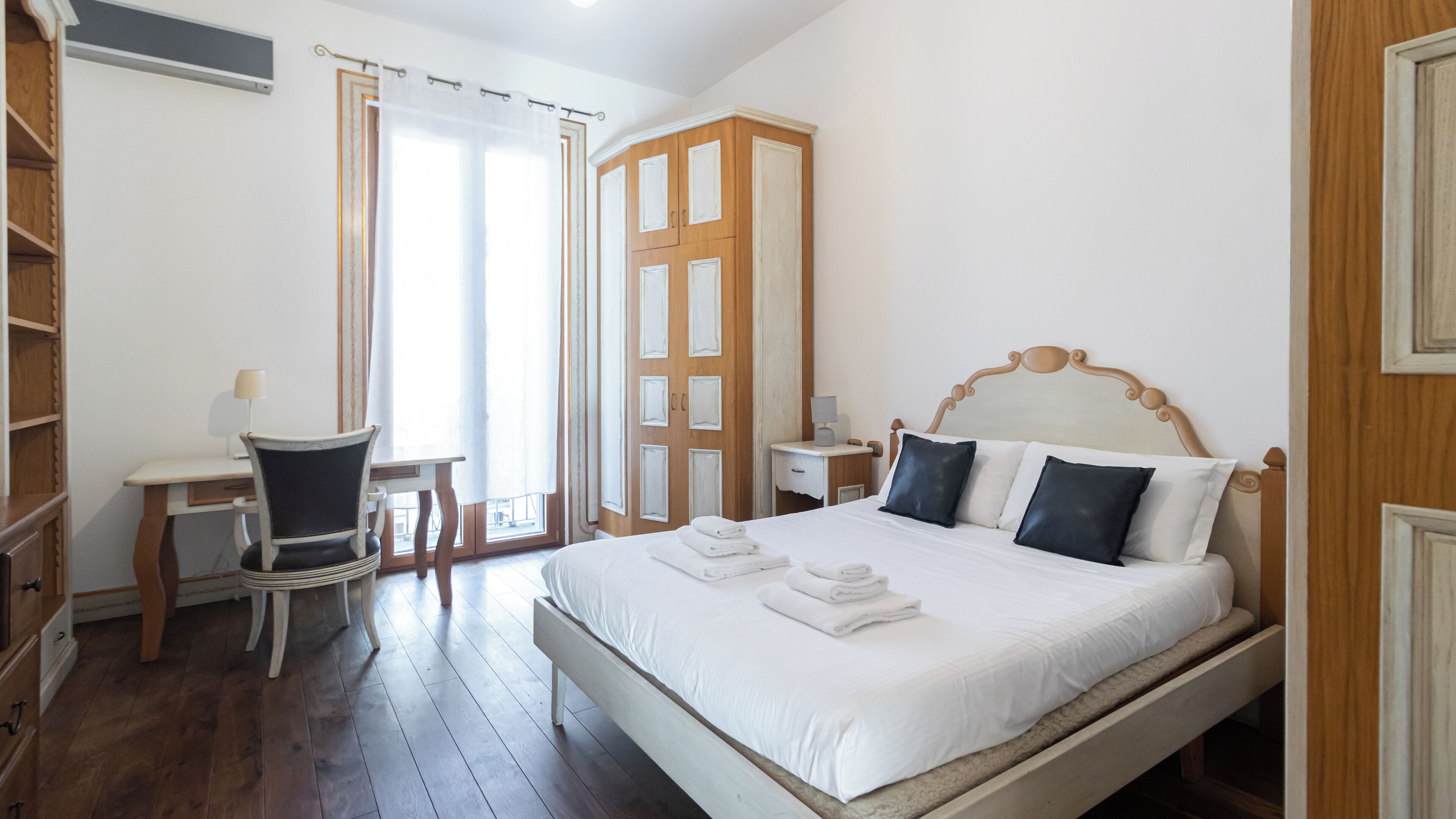2 slaapkamers, een strijkplank/strijkijzer, gratis wifi, beddengoed