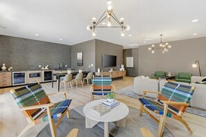 Smart TV - Landing | Stunning 2BD, Gym, Clubhouse (Spring Valley)