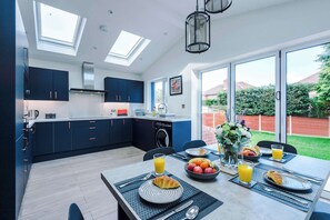 تناول الطعام