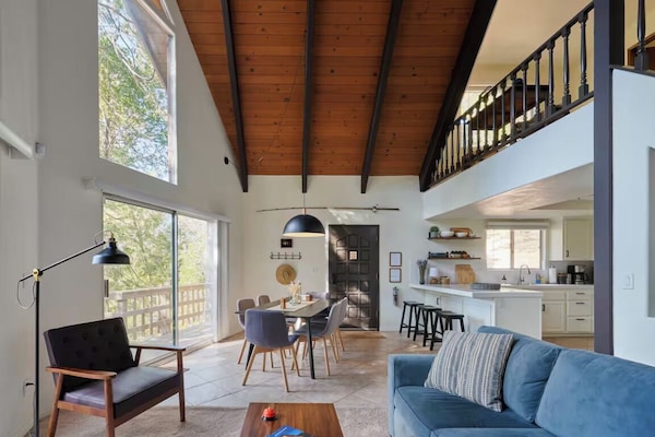 Comfort Chalet, Mountain View | Living area