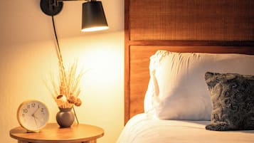 Comfort Chalet, Mountain View | Desk, laptop workspace, free WiFi