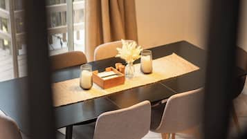 Comfort Chalet, Mountain View | Dining