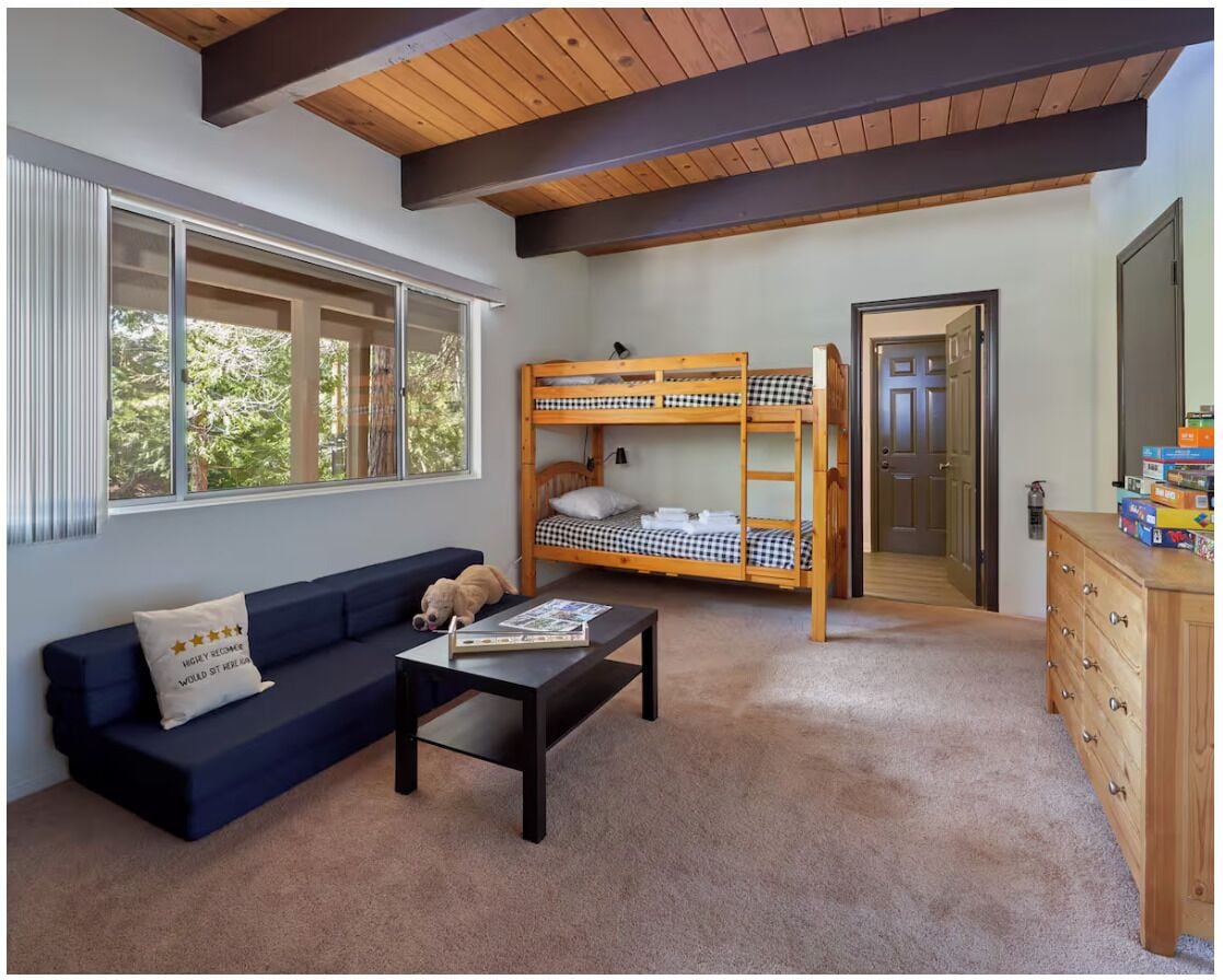 Desk, laptop workspace, free WiFi