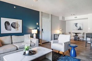 Smart TV - Landing | Amazing 1BD, Gym (Orlando)