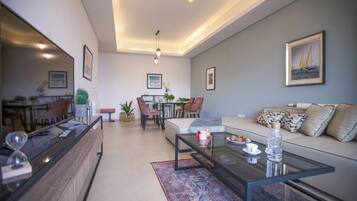 Apartment, 2 Bedrooms, Kitchen, City View | Living room