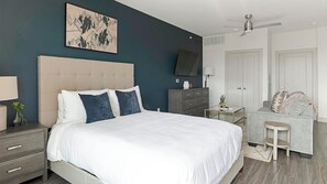 Desk, iron/ironing board, WiFi, bed sheets - Landing | Stunning Studio, Pool, Gym (Dallas)