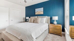 Desk, iron/ironing board, WiFi, bed sheets - Landing | Spectacular 1BD, Pool, Gym (San Antonio)