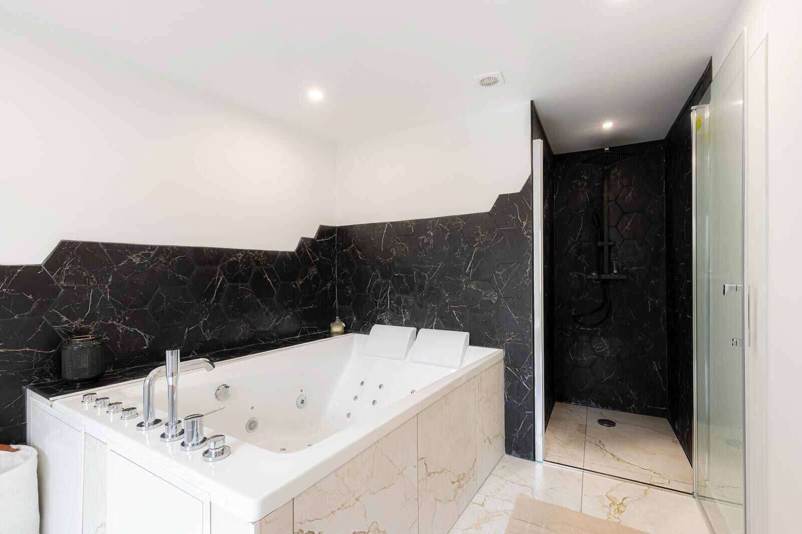 Een douche, een haardroger