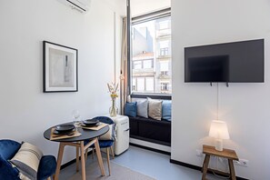 Studio | In-room dining - Regras Apartments & Garden A9 by Benefit Collection (Porto)