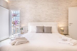 Frette Italian sheets, premium bedding, down duvets, pillow-top beds - RELAIS ROMA BEACH (Fiumicino)