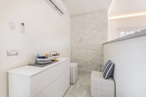 스탠다드 더블룸, 정원 전망 | 이탈리아 프레떼 시트, 고급 침구, 오리/거위털 이불, 필로우탑 침대