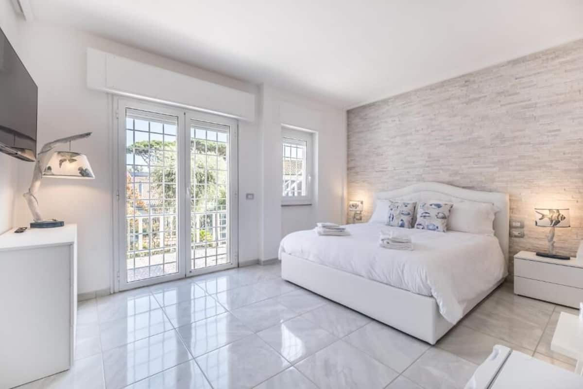 Casa geminada luxo, sacada, vista para o jardim | Lençóis italianos Frette, roupas de cama premium, edredons de pluma