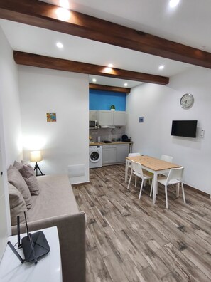 TV - Accommodation in the heart of Naples (Napoli)