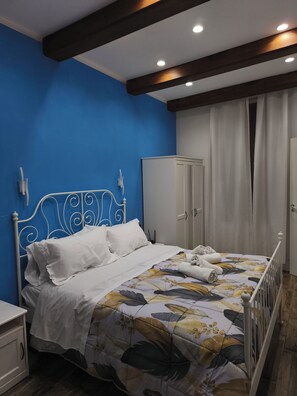 1 bedroom, iron/ironing board, free WiFi, bed sheets - Accommodation in the heart of Naples (Napoli)