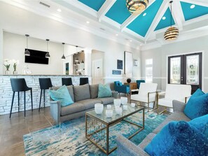 Smart TV - Landing | Stunning 3BD, Clubhouse, Gym (Stockbridge)