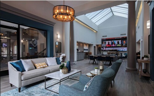 Landing | Stylish 1BD, Gym, Pool