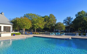 Pool - Landing | Modern 1BD, Pool, Clubhouse (Huntsville)