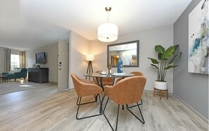 Dining - Landing | Modern 1BD, Pool, Clubhouse (Huntsville)