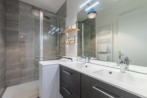 淋浴設備、風筒、提供毛巾、番梘