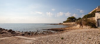 Holiday Home 'Petite Maison' with Shared Pool, Communal Terrace and Wi-Fi